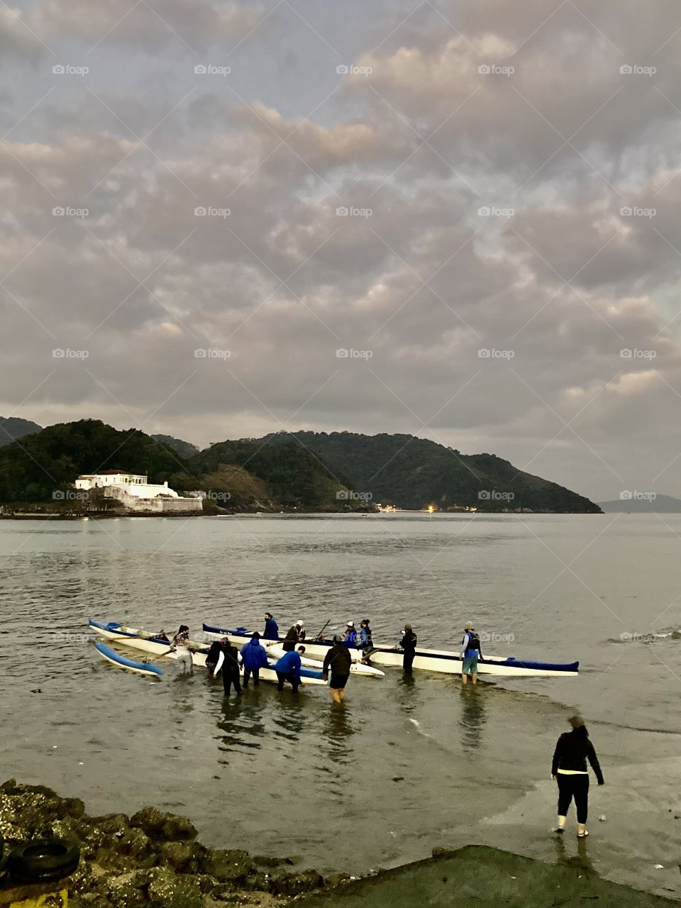 Summer stuff: go for a group kayaking tour in order to cool off! / Coisas do verão: ir passear em grupo num caiaque, a fim de se refrescar!