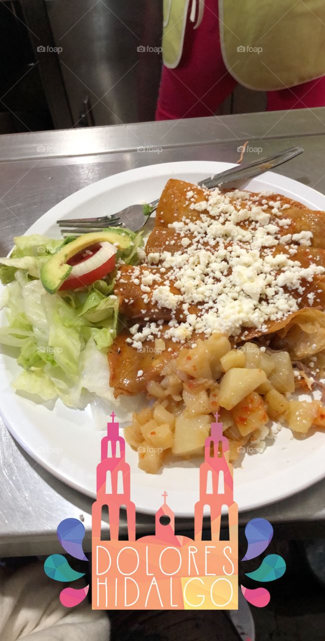 La mejor comida la mexicana. Enchiladas rojas hechas en Dolores Hidalgo 