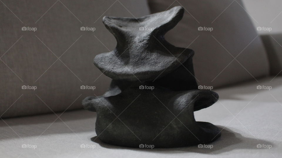 (i4elementi.it) Anthropomorphing sculpture in refractory clay with oxygen reduction.