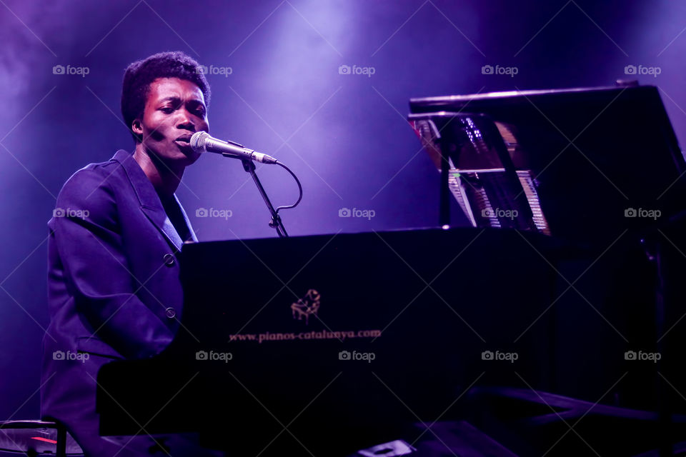 Benjamin Clementine. Benjamin Clementine playing at Vida Festival