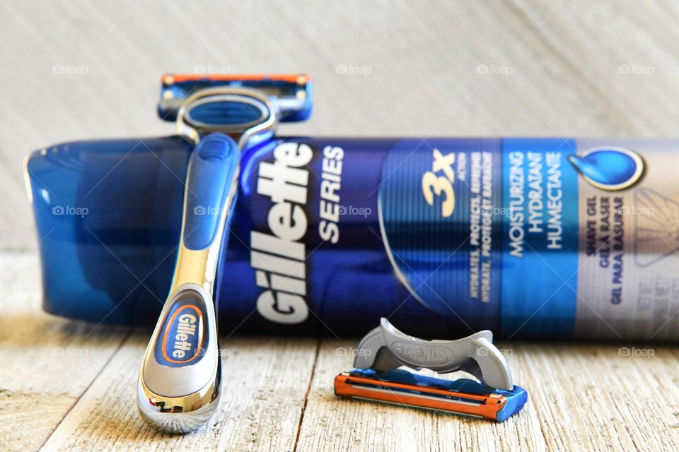 Gillette shaving mousse and razor