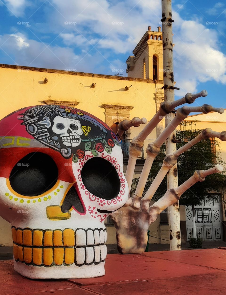 Skull and hand, skull,hands,bone,colorful,tradition,México,day of the dead,eye,altar
