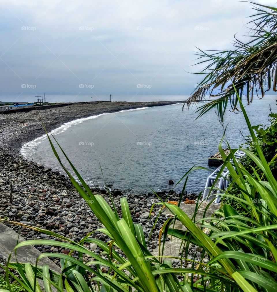 A bay scenery for the Turtle Island.
it has a beautiful curve and attractive to the mountaineering. a good place in the sea.