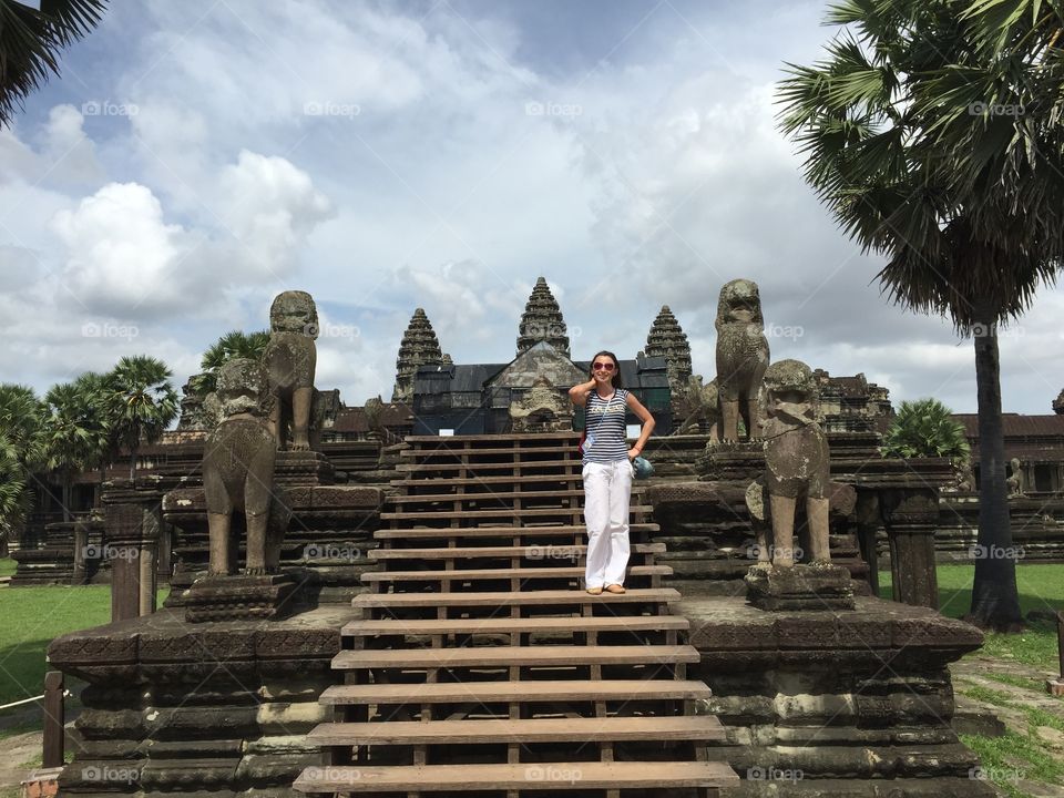 Cambodia . Traveling 