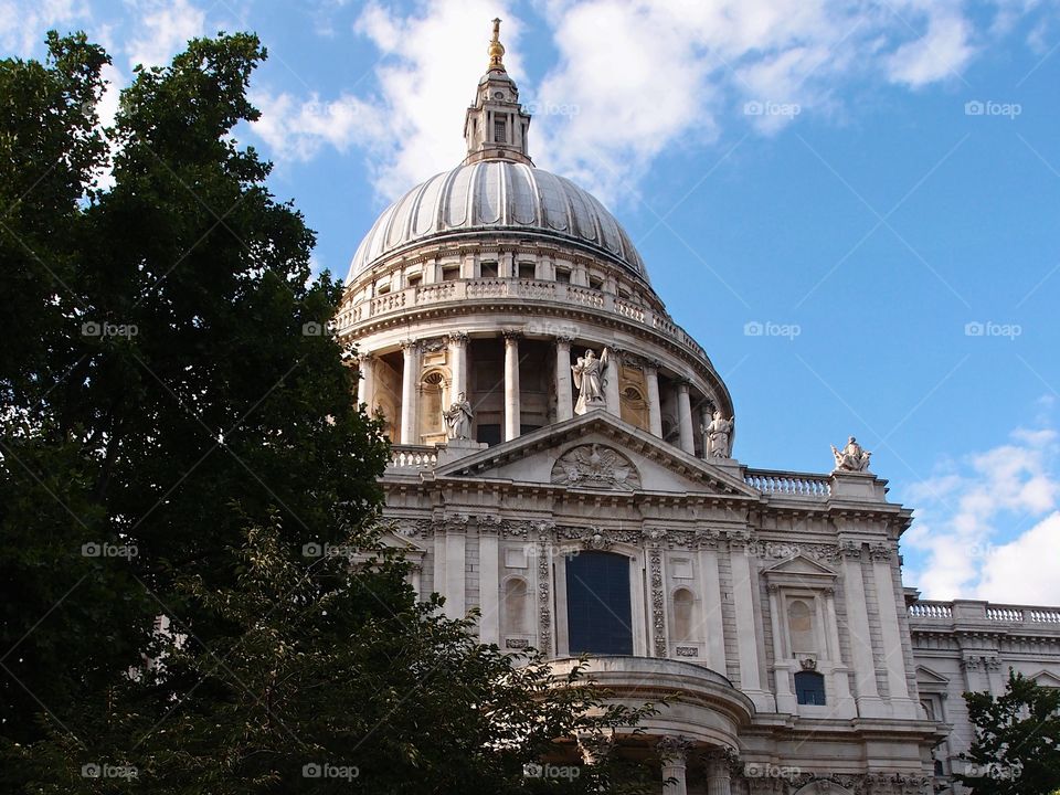 Summer vacation sightseeing in London 