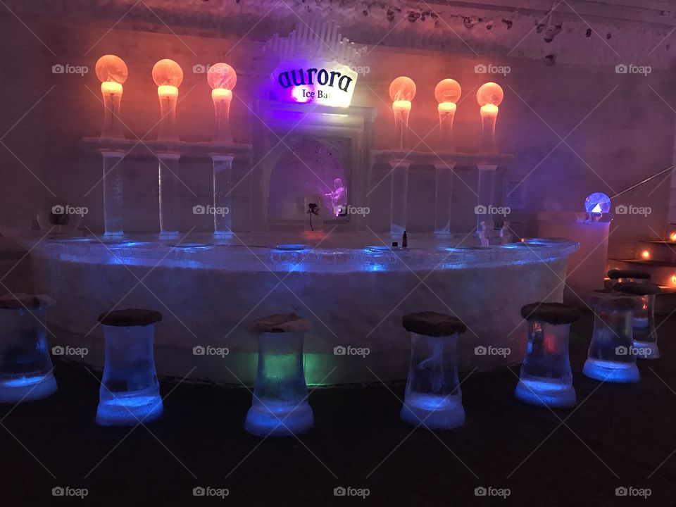 Ice bar symmetry 