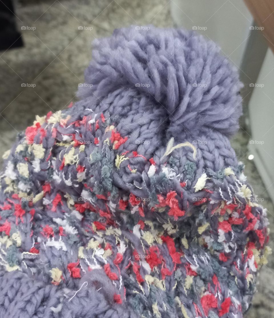 A touca de frio infantil é um dos acessórios mais importantes, durante o inverno para aquecer as crianças, deixando-as confortáveis em dias frios