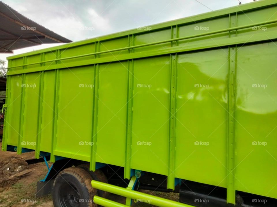 photo or image or background about the shape of the truck box that had been serviced or had been repaired