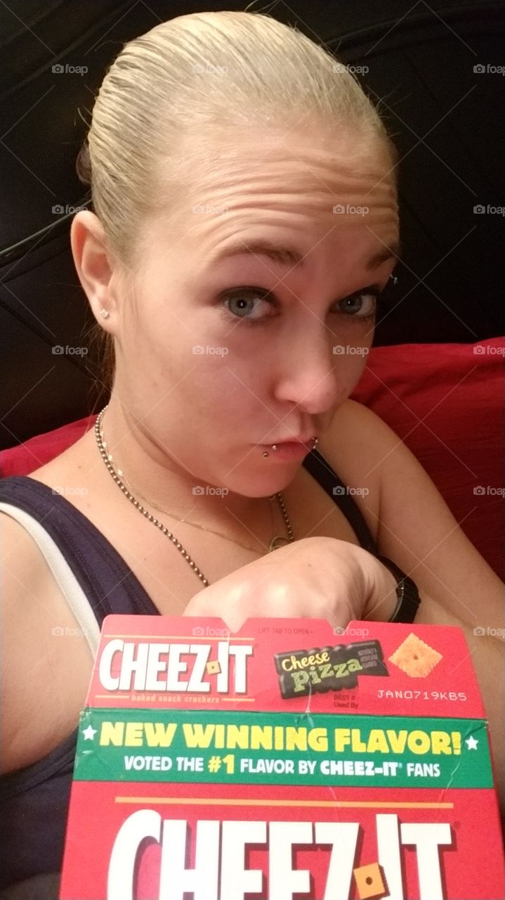 cheeze-it selfie
