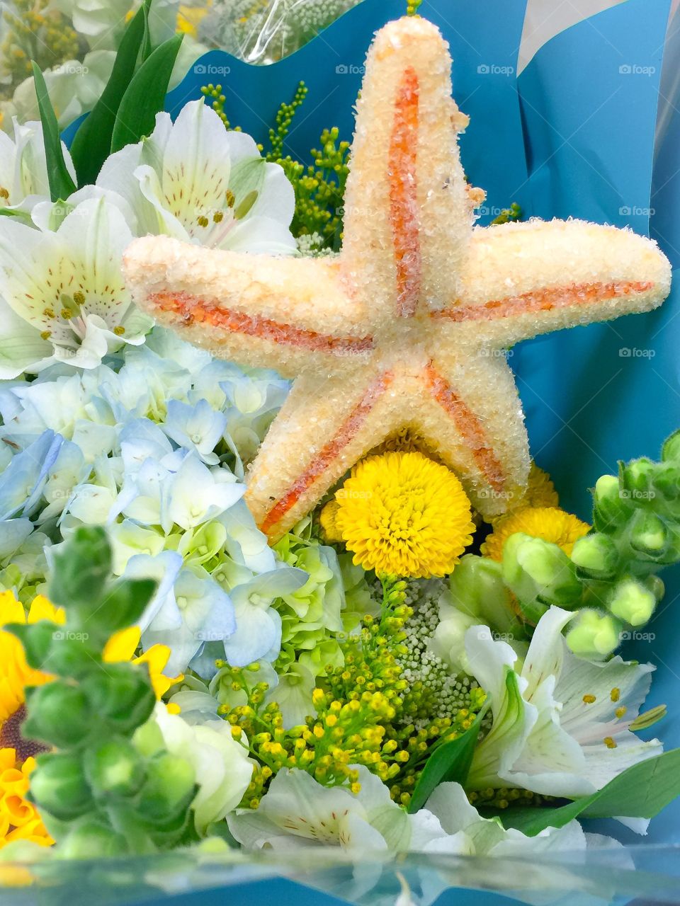 Flower bouquet & starfish 