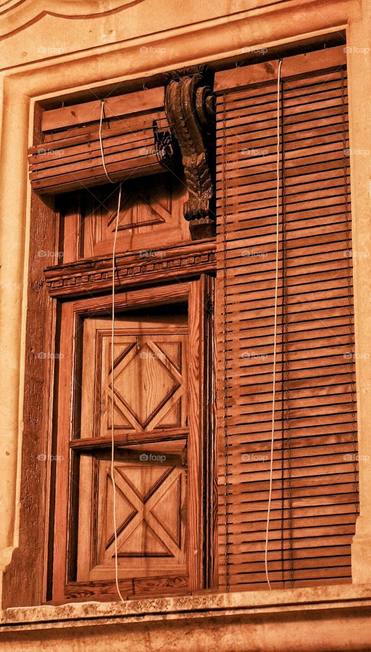 Antigua ventana de madera. Antigua ventana de madera. Altafulla. Tarragona.