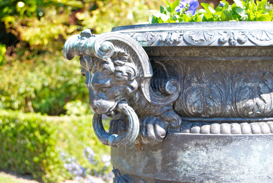 spring gardens urn sissinghurst by neil.holloway.144