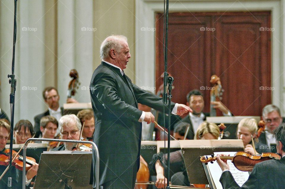 maestro Borenboim conducting orchestra