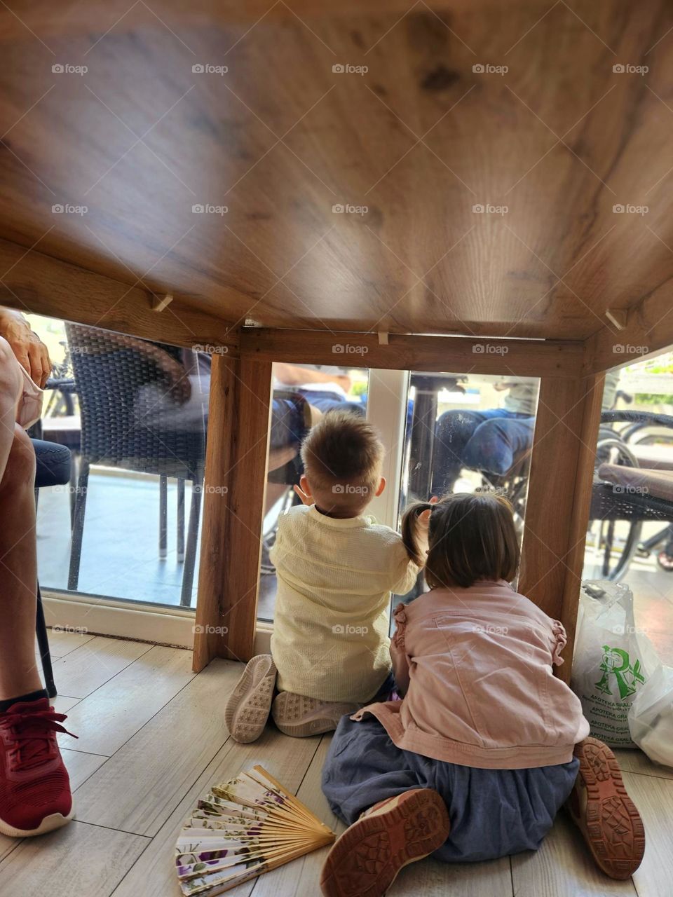  teksta pomoću kamere

a playroom under the table