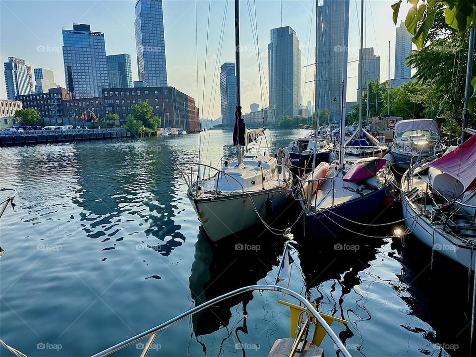 This is lovely “Newtown Creek” by the “Pulaski Bridge” in LIC, Queens with its many boats sparkling gently in the evening sun. Across the “E River” we see “Greenpoint”, Bklyn on the left, LIC and “Manhattan” on the right. 2024. Hypnotic Productions