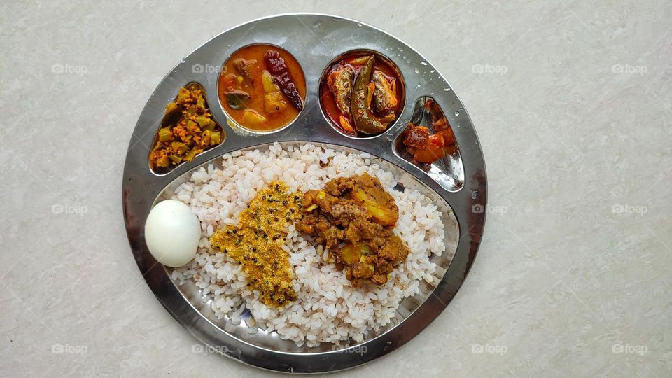 Healthy and tasty Indian Meal, Beautiful presentation of Indian food, spicy foods, vegetarian and non-vegetarian food, Rice Thali, Egg, best food, tasty foods, fish curry, sambar, lemon pickle