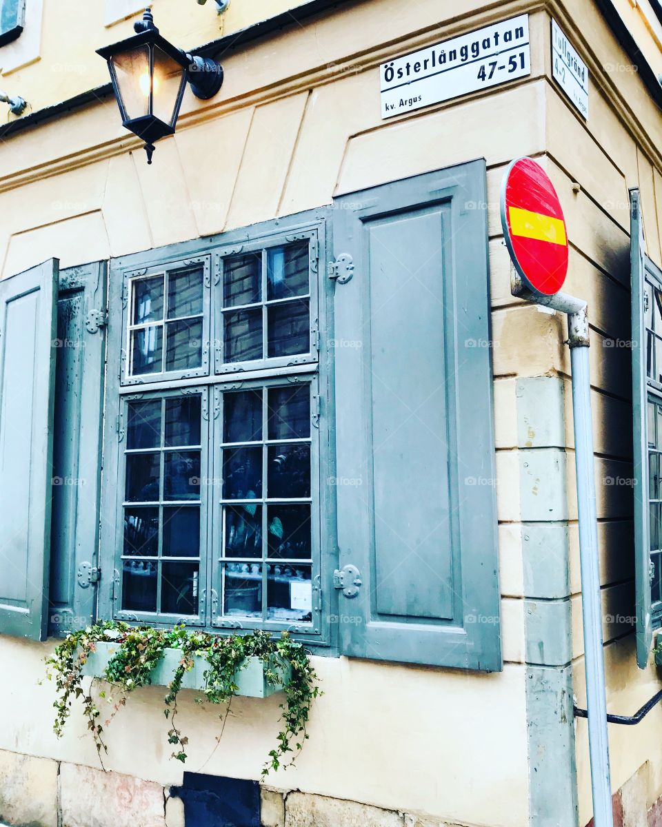 The old town, Gamla Stan (Gamla stan [gamla stan]), was officially called the City between the Bridges (Swedish Staden mellan broarna) until 1980, the historic center of Stockholm, located on the island of Stadsholmen (Stadsholmen)Стокгольм,Швеция 🇸🇪