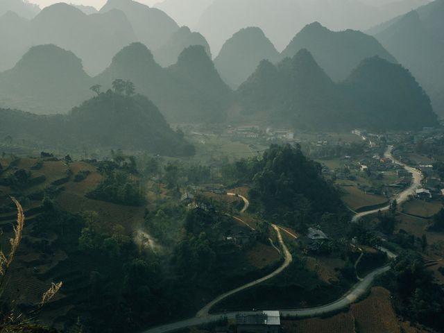 A picture of a beautiful road and mountains