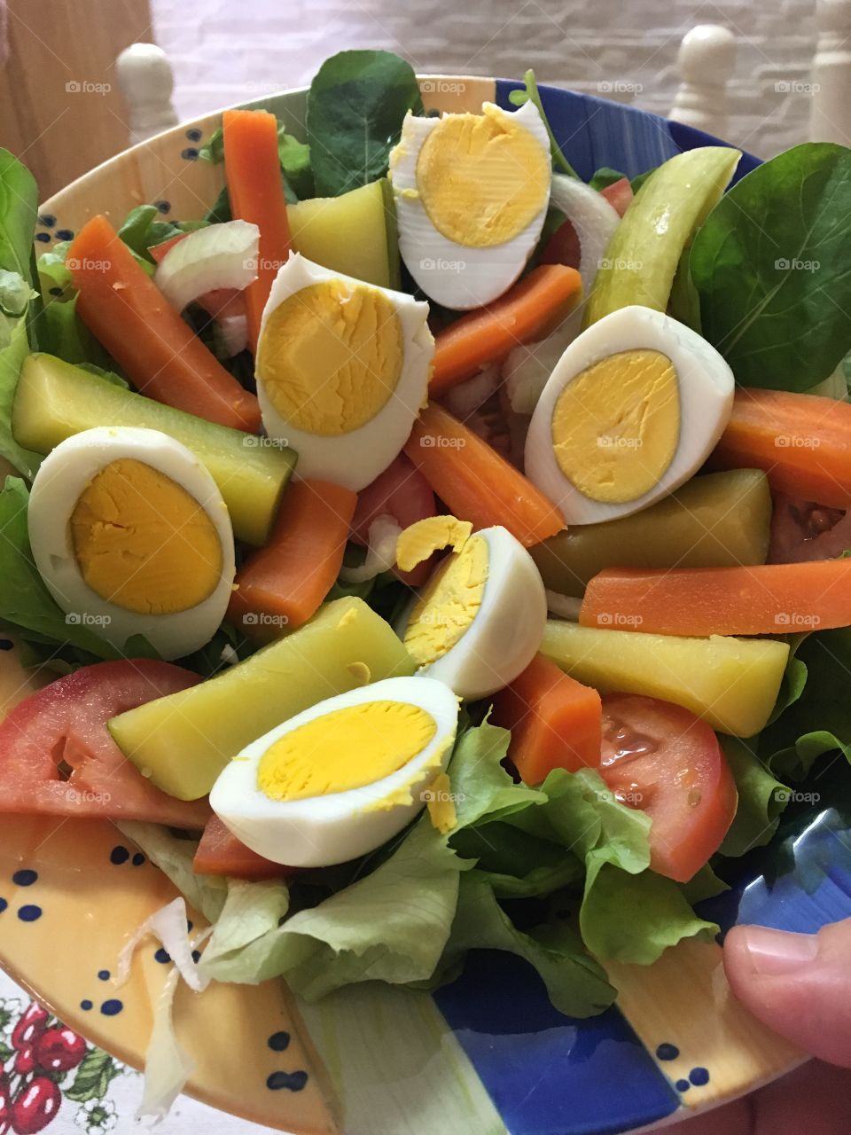 ‪Um pouco mais tarde do que de costume, porém bem saudável: que tal uma bela #salada para o #almoço?‬
‪🥗 ‬