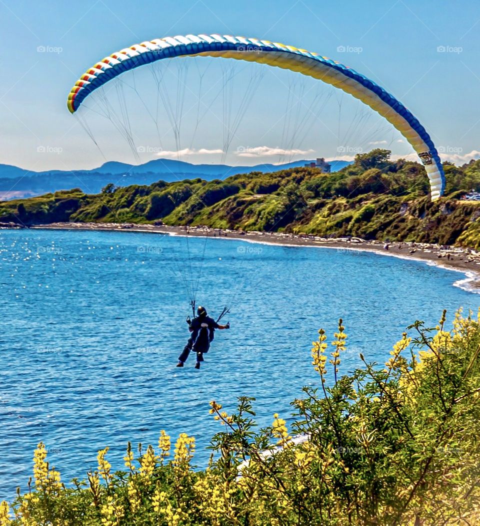 Paragliding on the colourful west coast - summer fun 