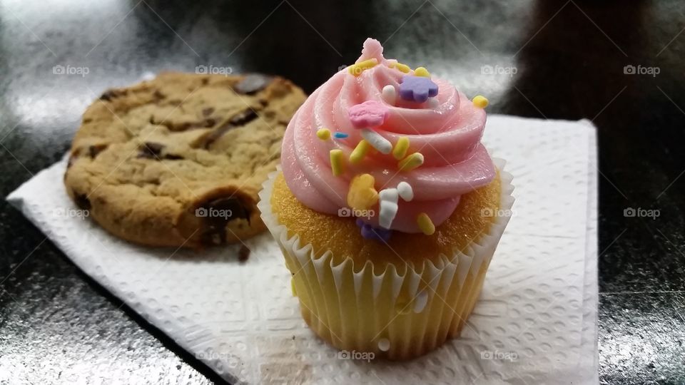 Pink Cupcake with Cookie