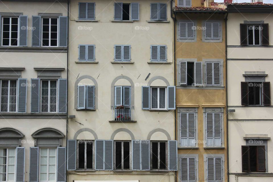 windows of Firenze. builds of Firenze