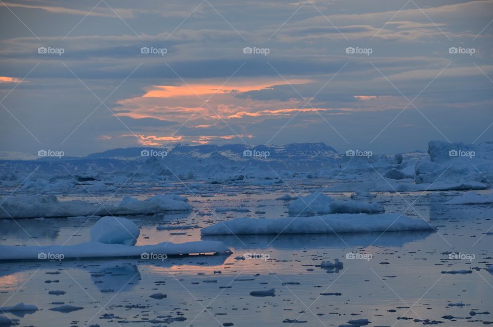 Midnight Sun Sailing Greenland