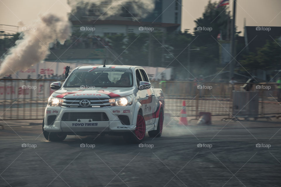 Toyota hilux revo drift show