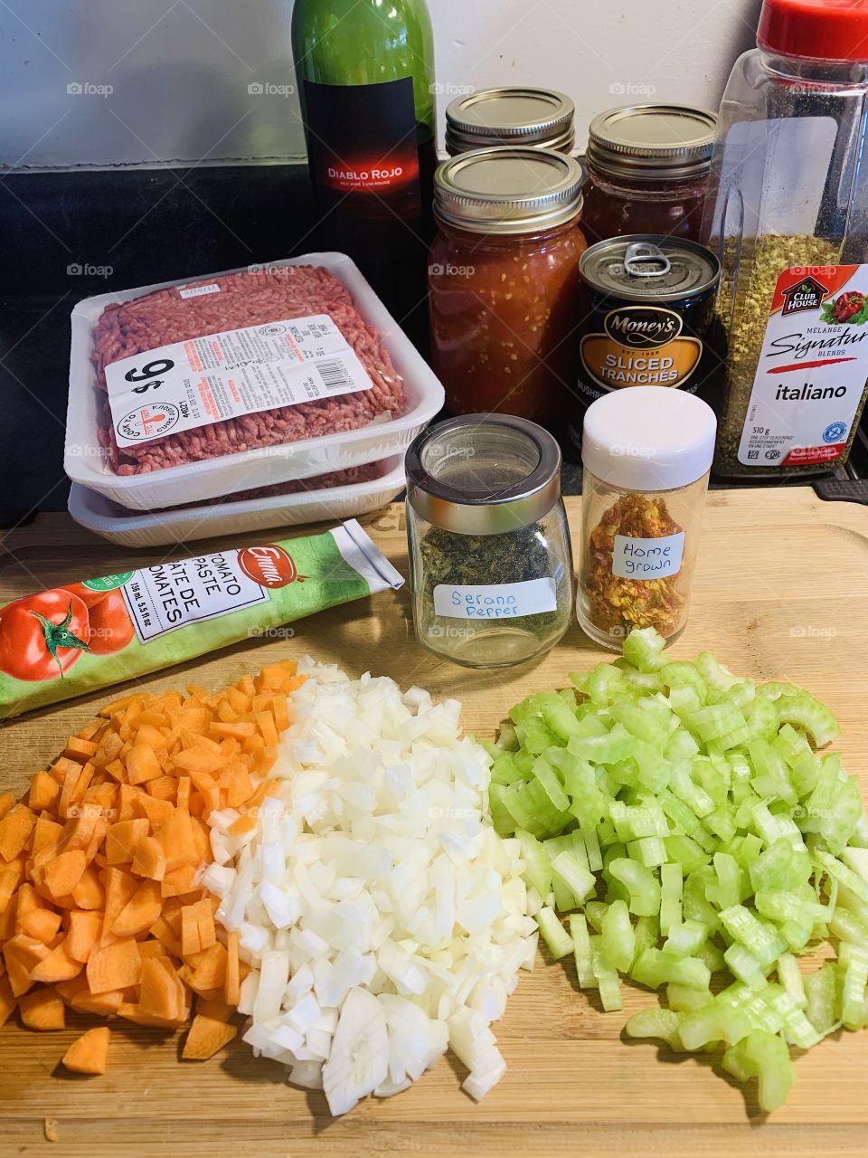 Ingredients for spaghetti sauce 