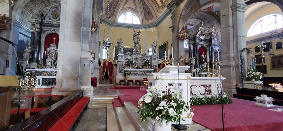 Blick in die katholische Kirche von Rovinj