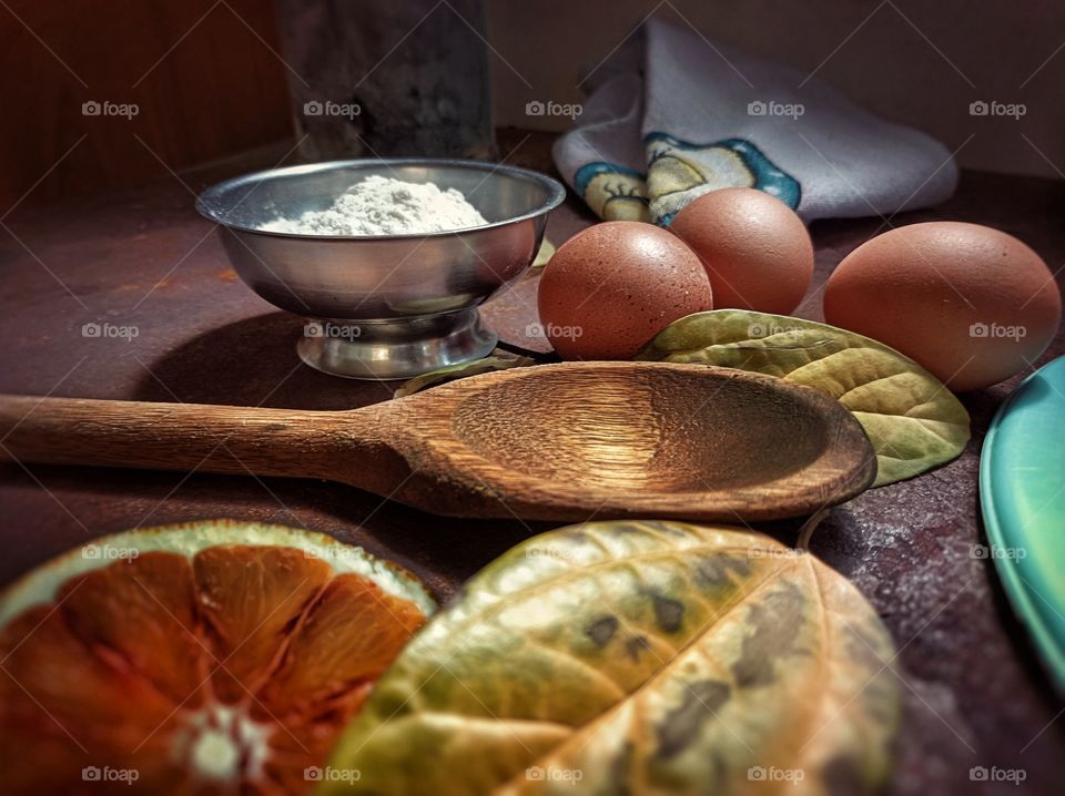 Ingredients and utensils for making the cake
