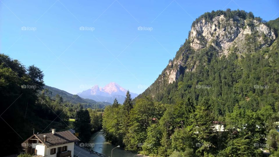 Un buen despertar en Alemania cuando las curvas del planeta se despejan y te dejan exhausto con su verdadera belleza.