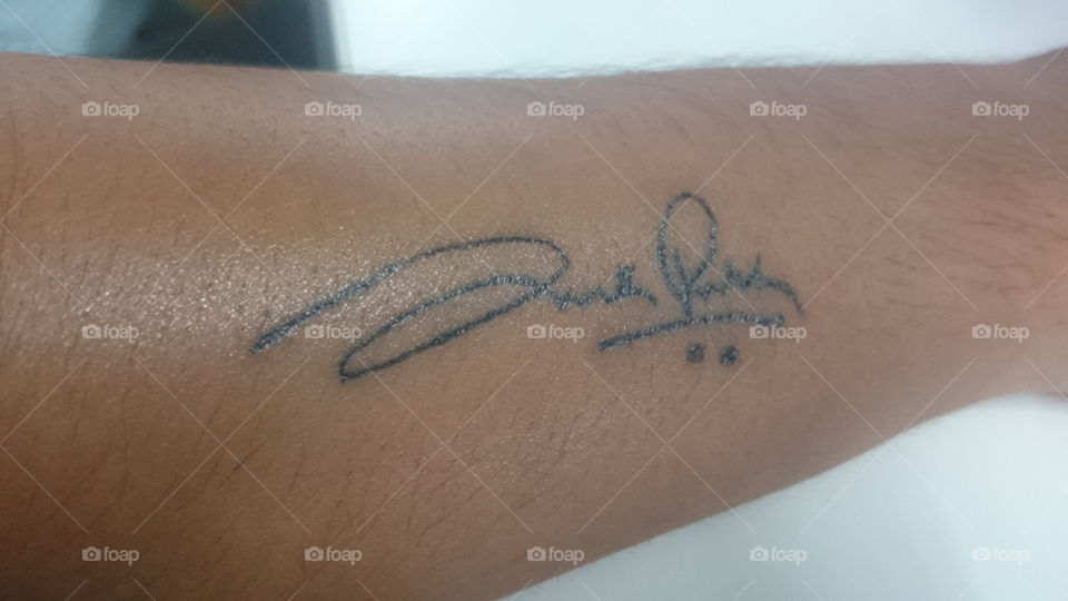 the signature of bollywood king, Shahrukh khan