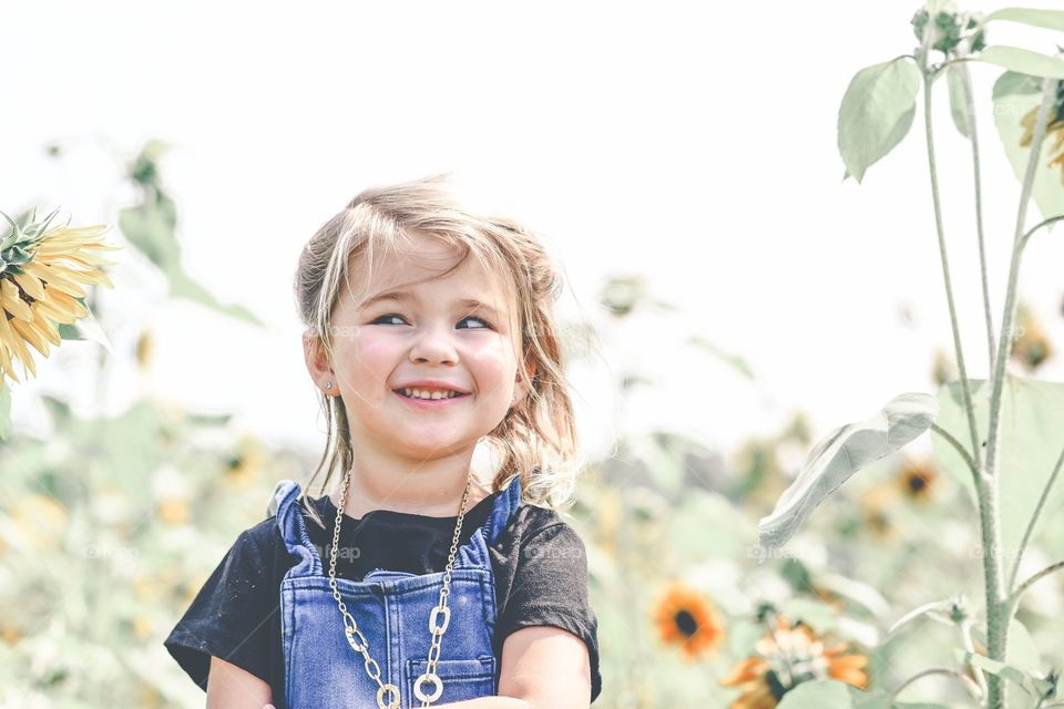 Side eyes and sunflowers 