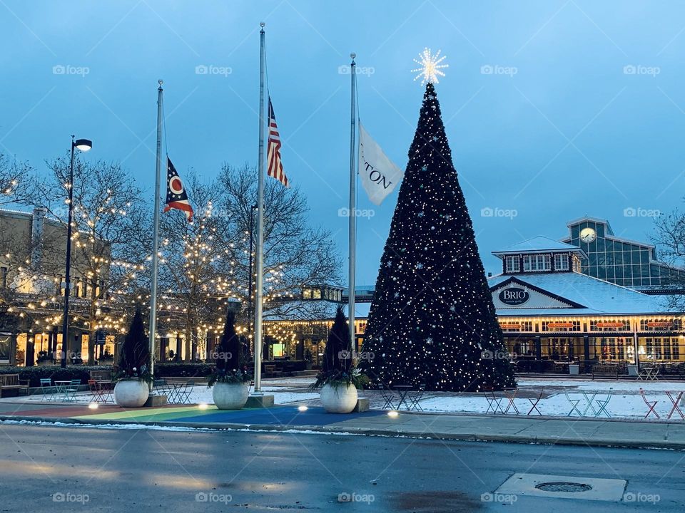 The holiday spirit is in full effect at the local mall. Blue and white is a big color combination this year! 