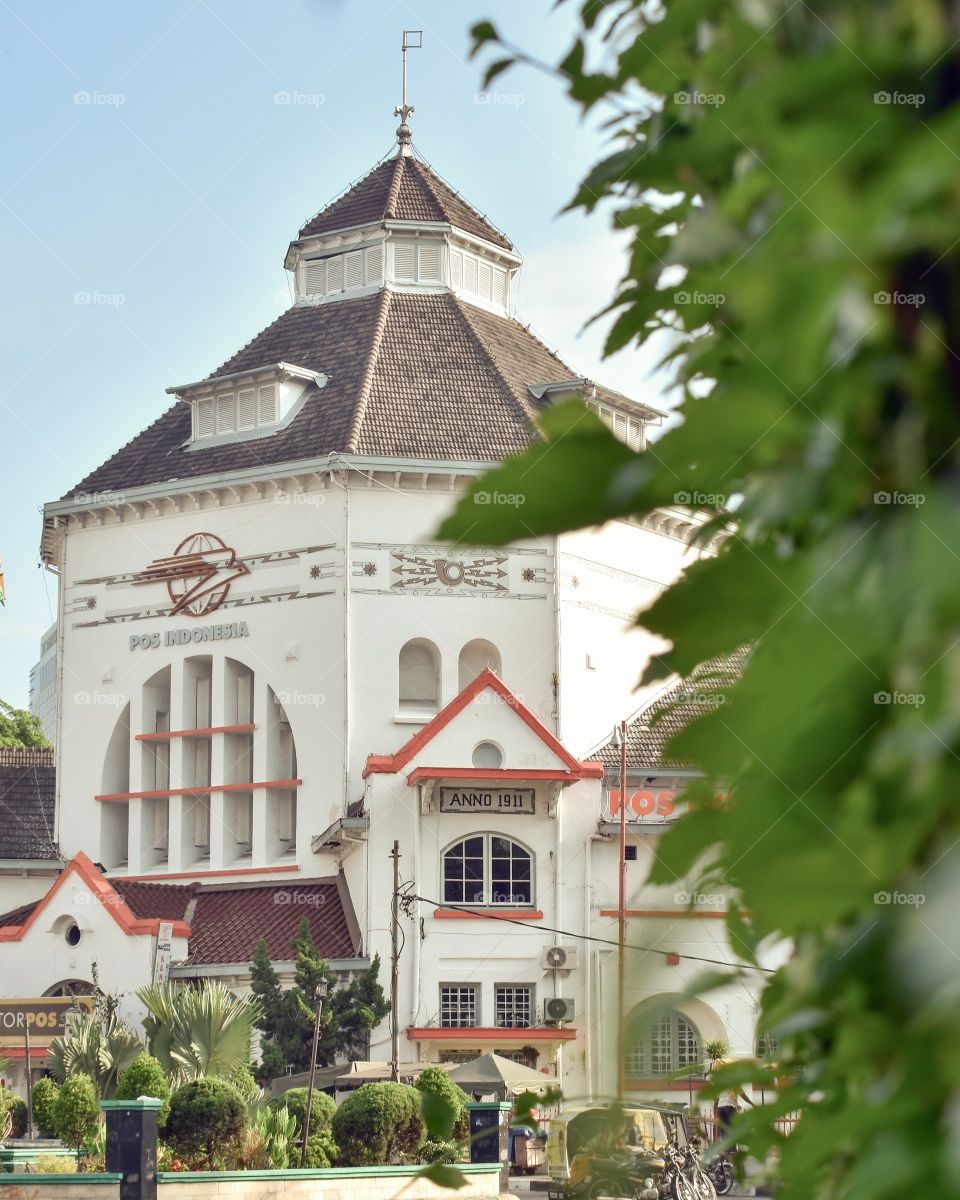 this building was built during the Dutch occupation in Indonesia, currently used as a Central Post office building in Medan