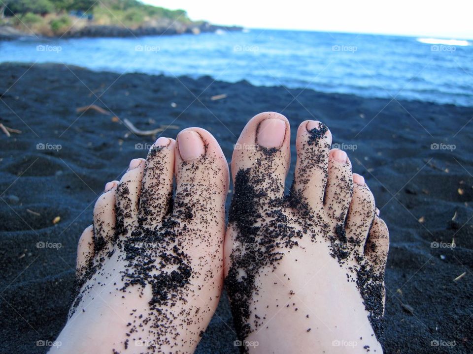 Black sand on my toes 