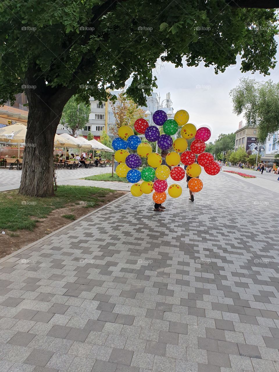 baloons seller on the street