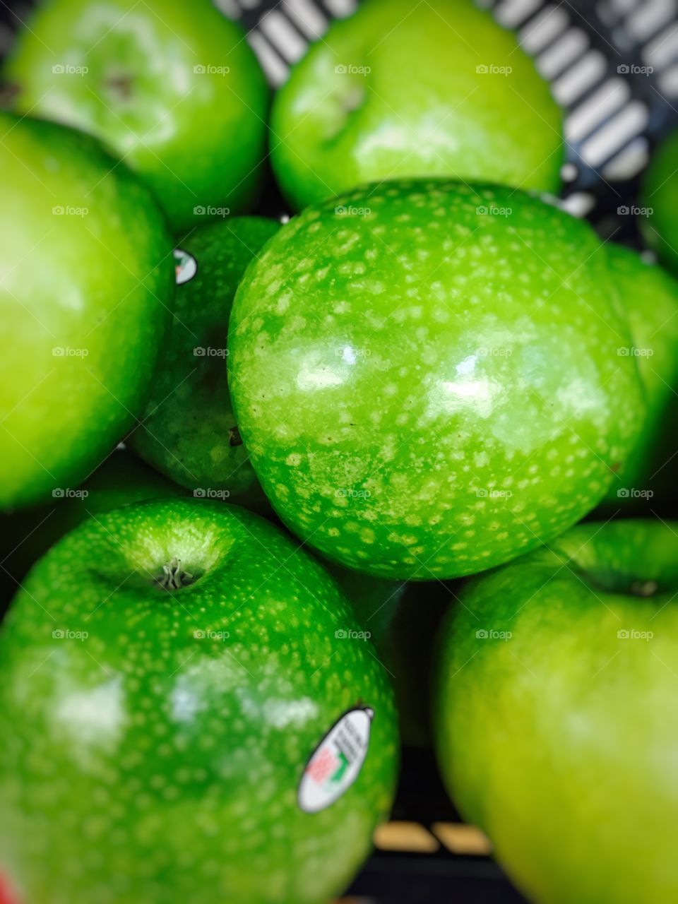 Green-apple-fruit-healthy-