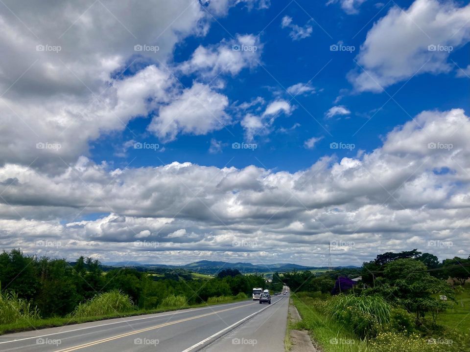 Agora: 13h30 em #Itatiba!
Que horizonte incrível temos na #Rodovia Alkindar Junqueira!
📸 
#FOTOGRAFIAéNOSSOhobby