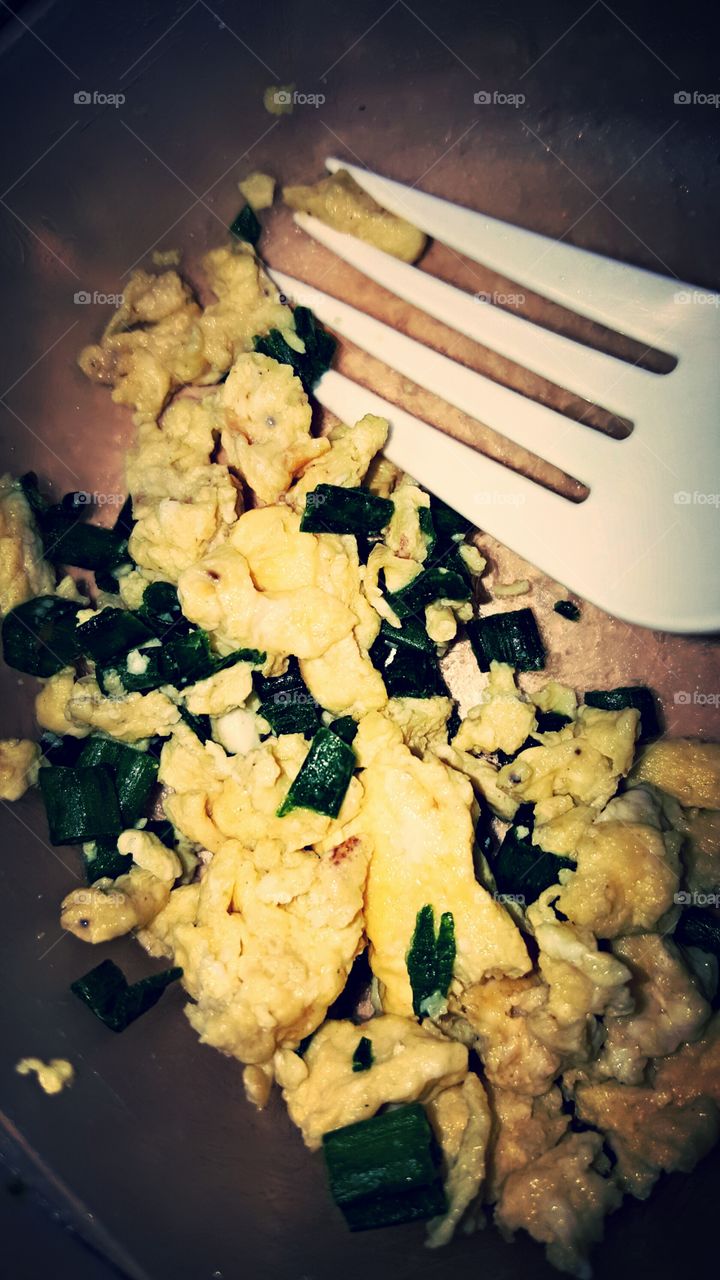Scrambled eggs with scallions