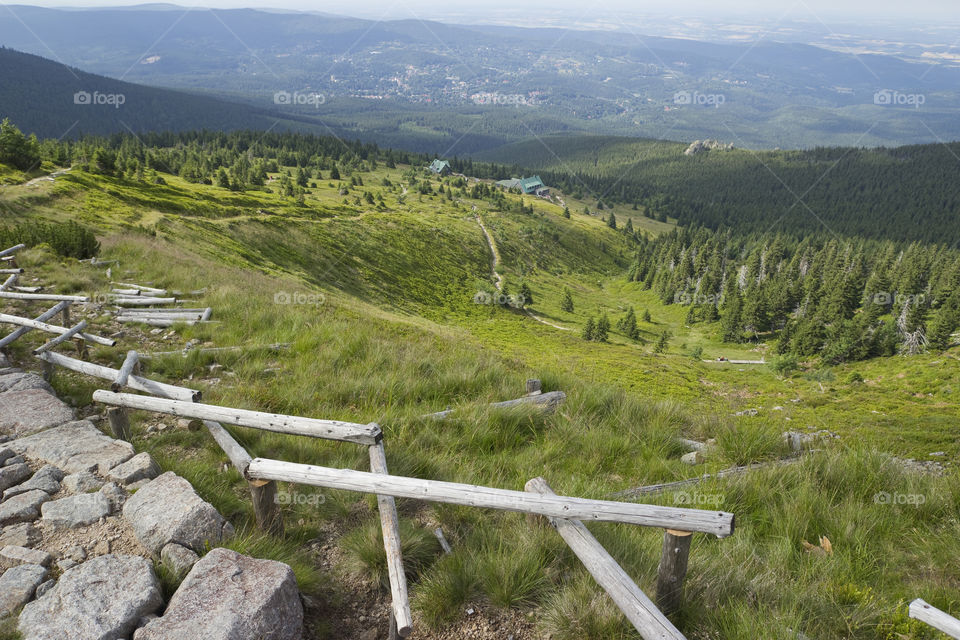 Karkonosze mountain valley at Szrenicapeak