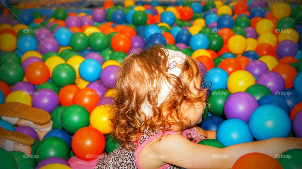 piscina de bolinhas cores