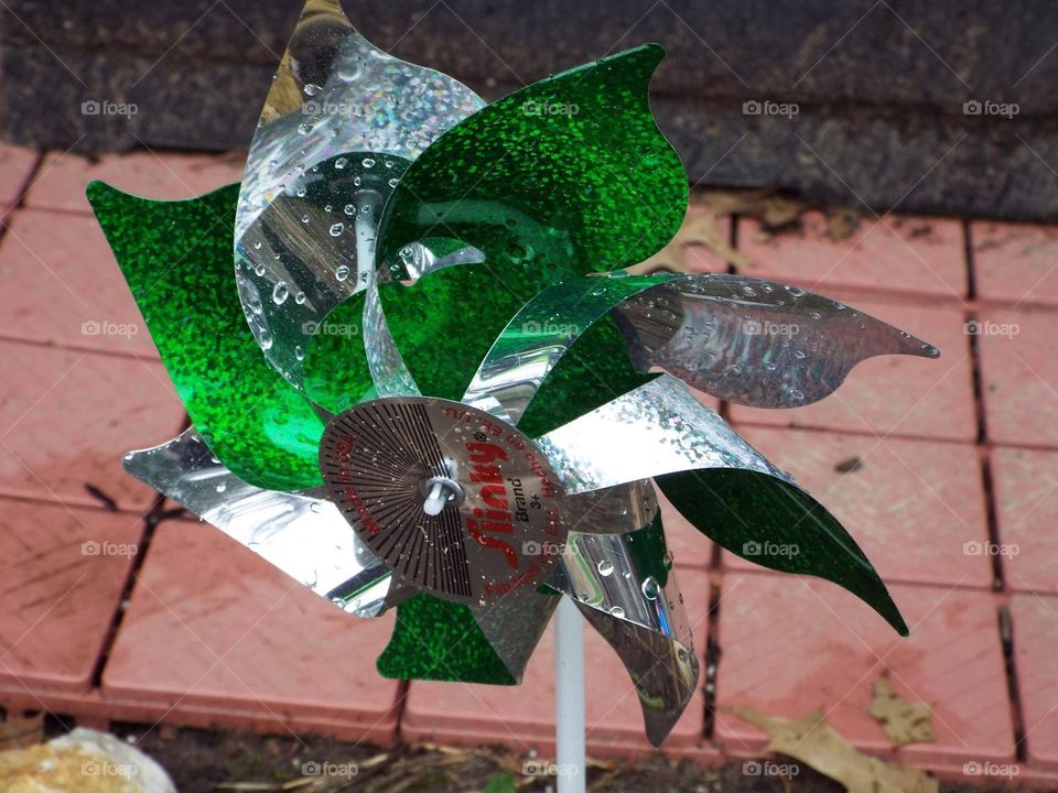 Pin wheel with rain drops