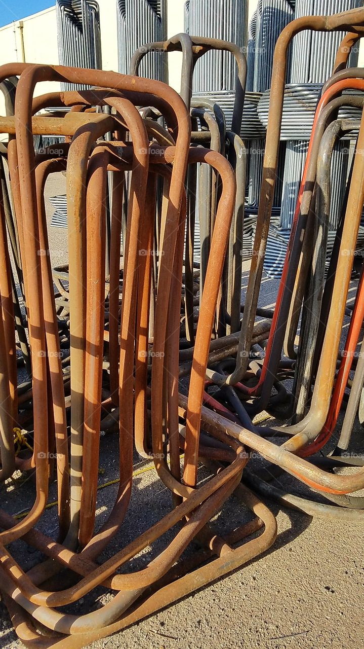 metal pipes! RUSTY!!