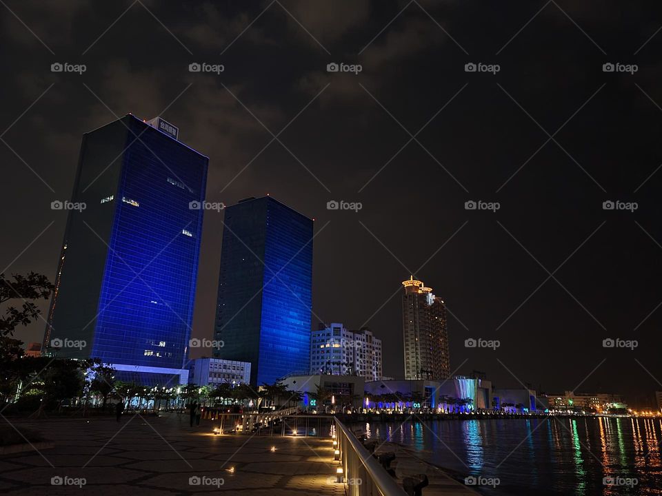 "Kaohsiung Music Center.Designed by Manuel Alvarez Monteserin Lahoz. Got FIABCI World Prixd'Excellence Awards 2021. The appearance design is based on the ups and downs of the waves."Wave Towers"