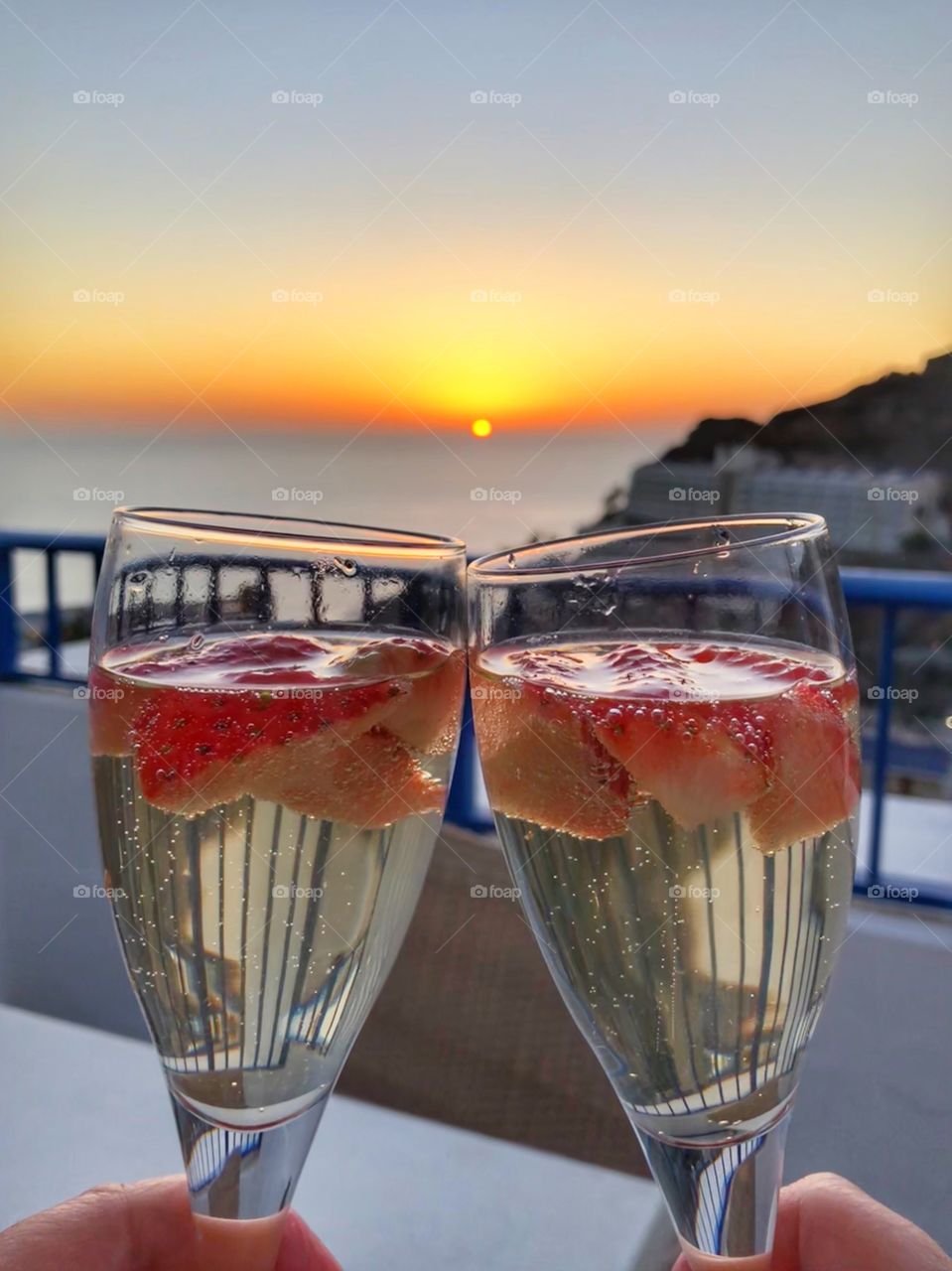 Fizz, strawberries, sunset & you ❤️