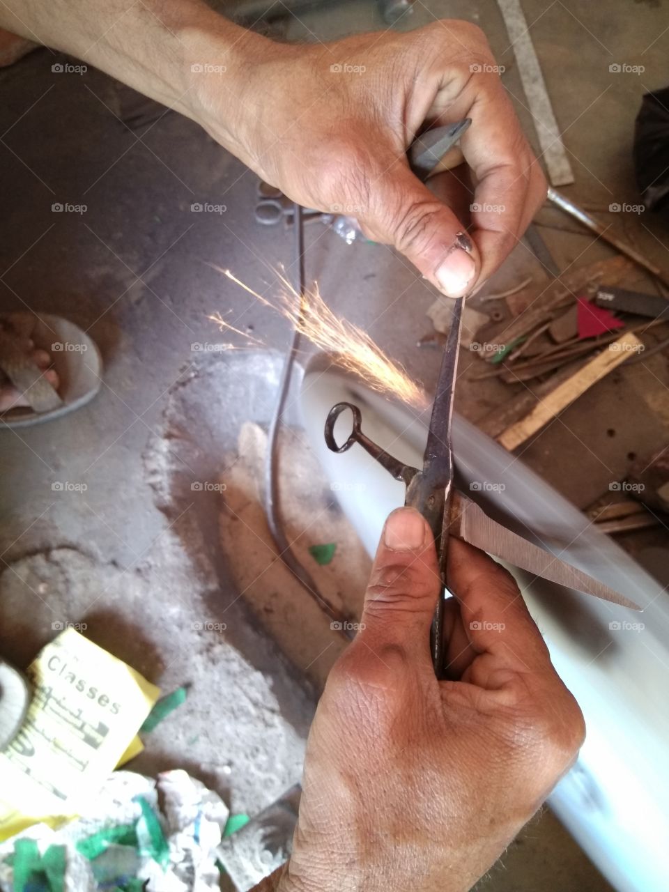 Sharpening of scissors