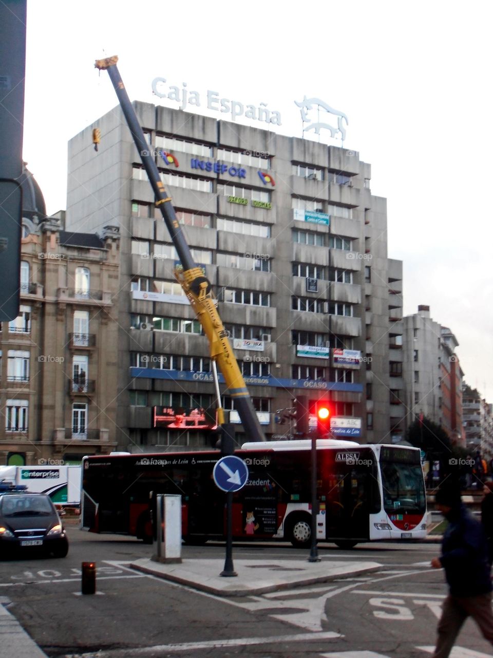 Enorme grúa en acción