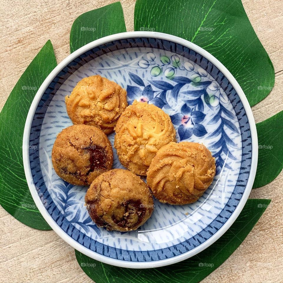 Butter swirl and chocolate chip cookies food styling in summer 